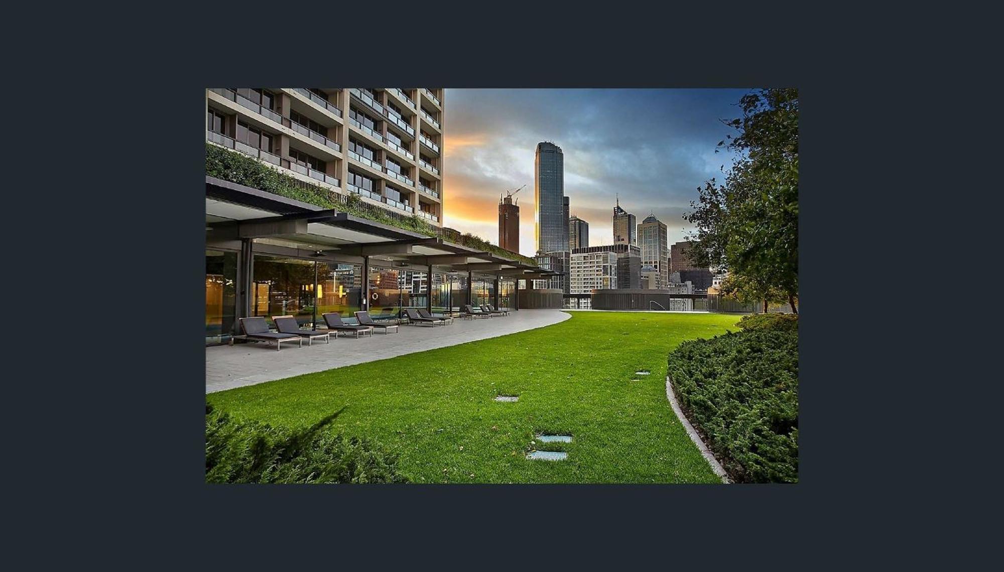 Luxury Designer Suite In Most Prestigious Location In Melbourne Exterior photo