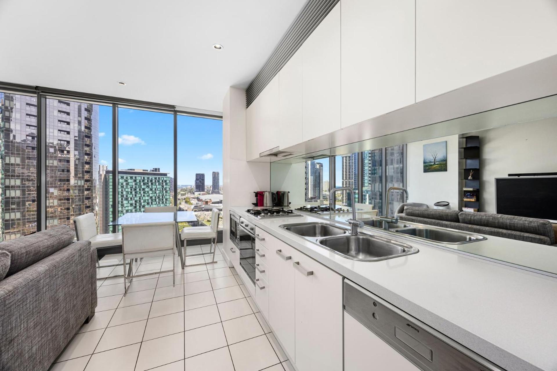 Luxury Designer Suite In Most Prestigious Location In Melbourne Exterior photo