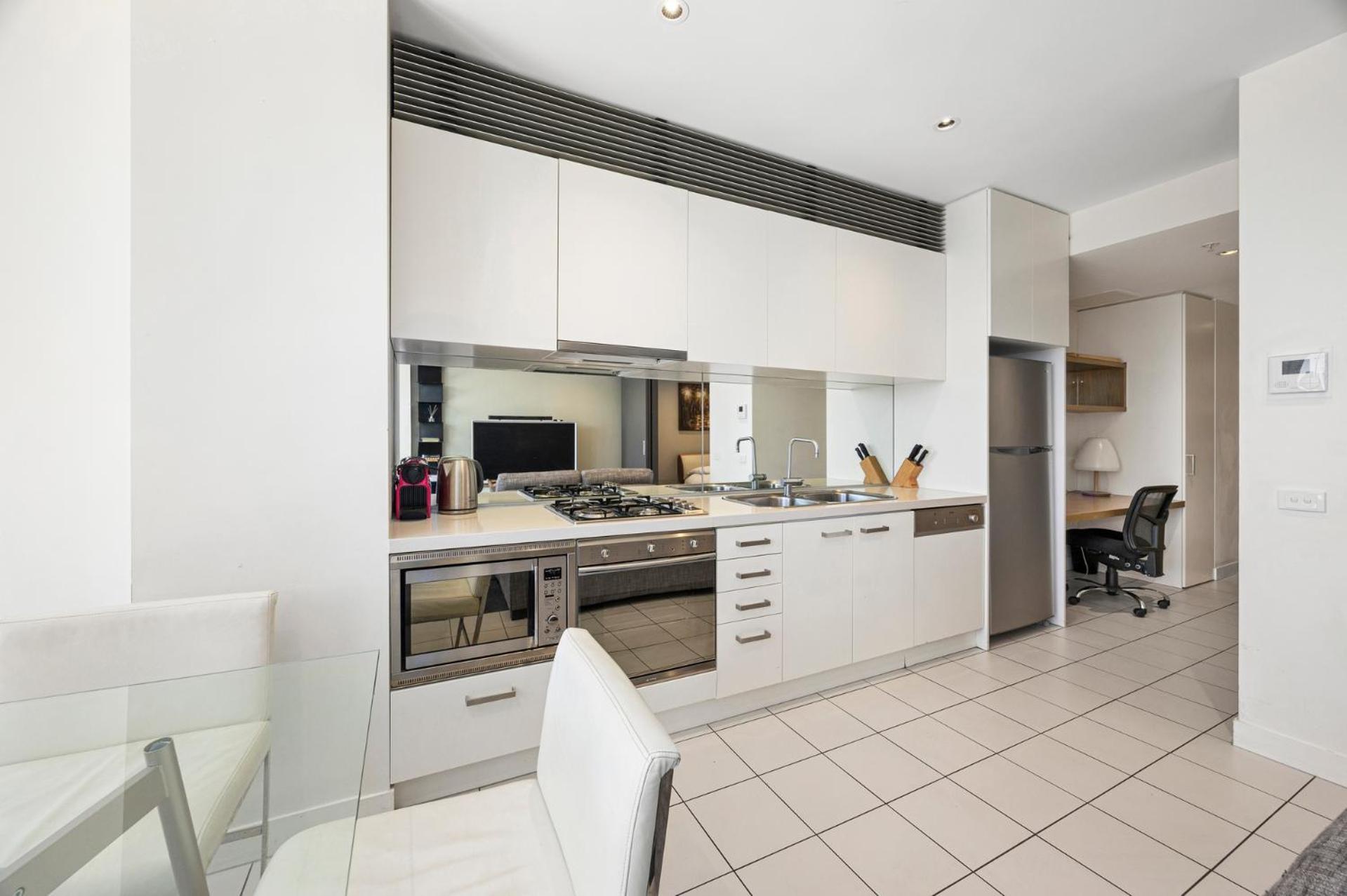 Luxury Designer Suite In Most Prestigious Location In Melbourne Exterior photo